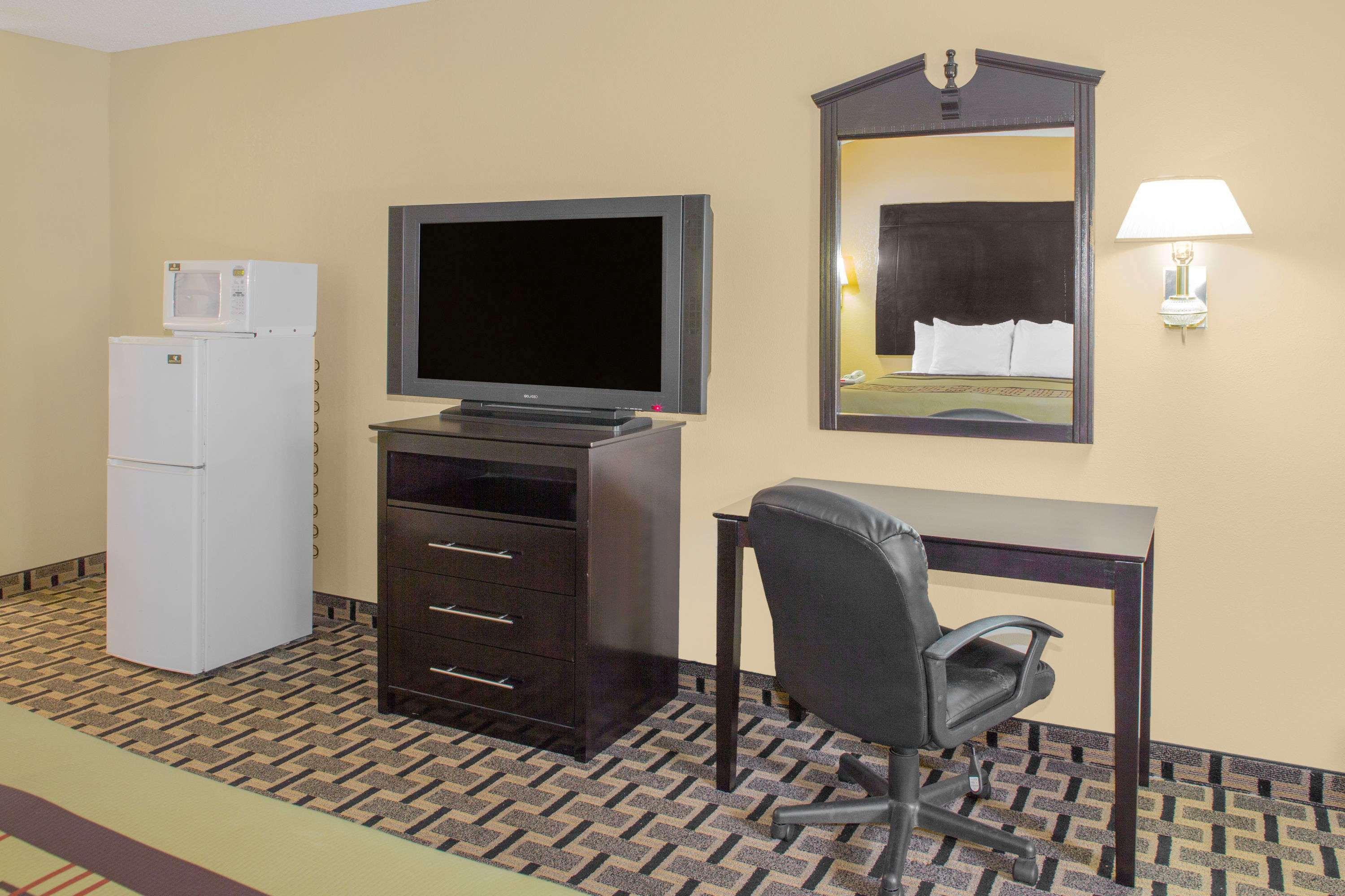 Days Inn By Wyndham Andalusia Exterior photo