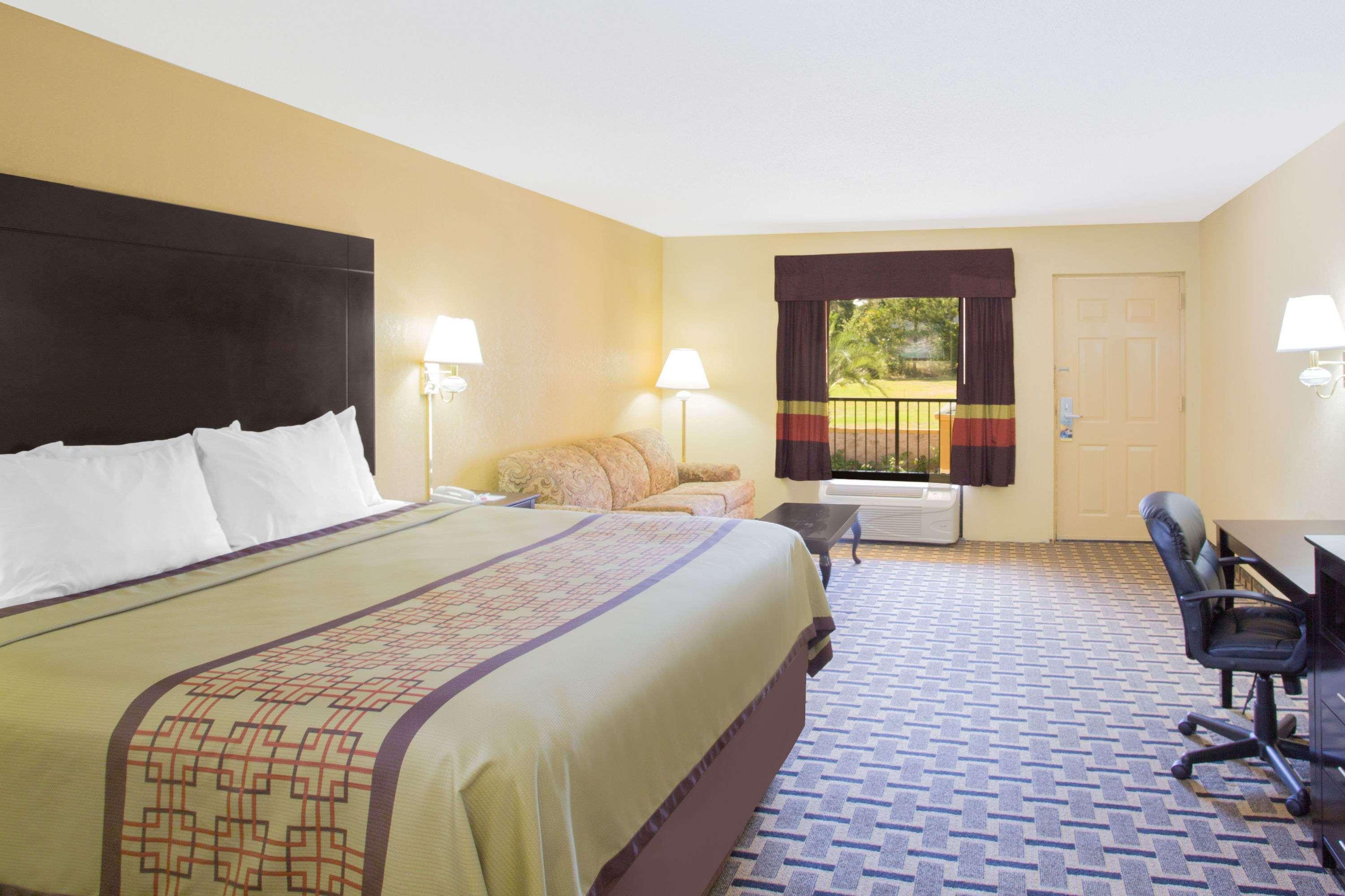 Days Inn By Wyndham Andalusia Exterior photo