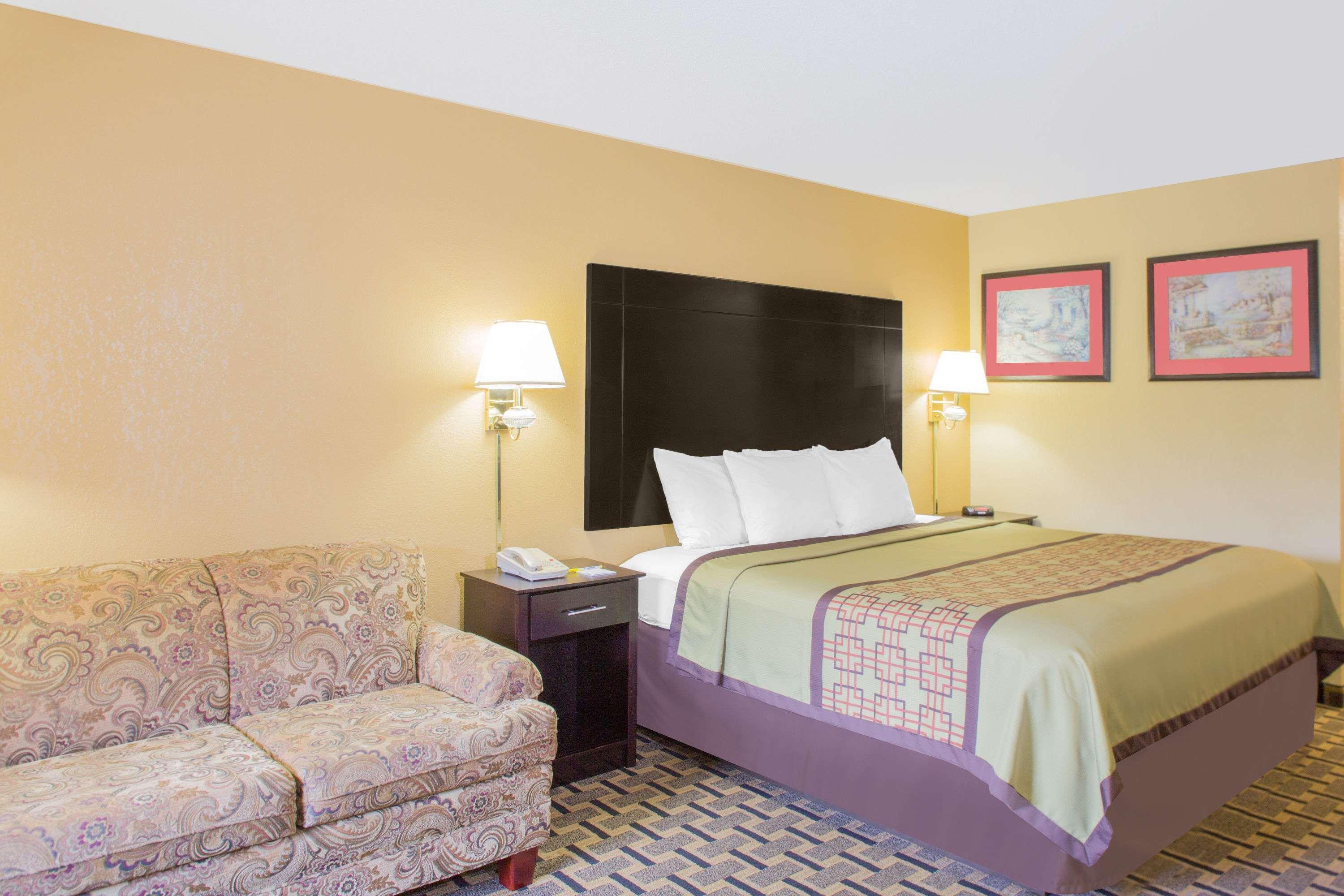 Days Inn By Wyndham Andalusia Exterior photo