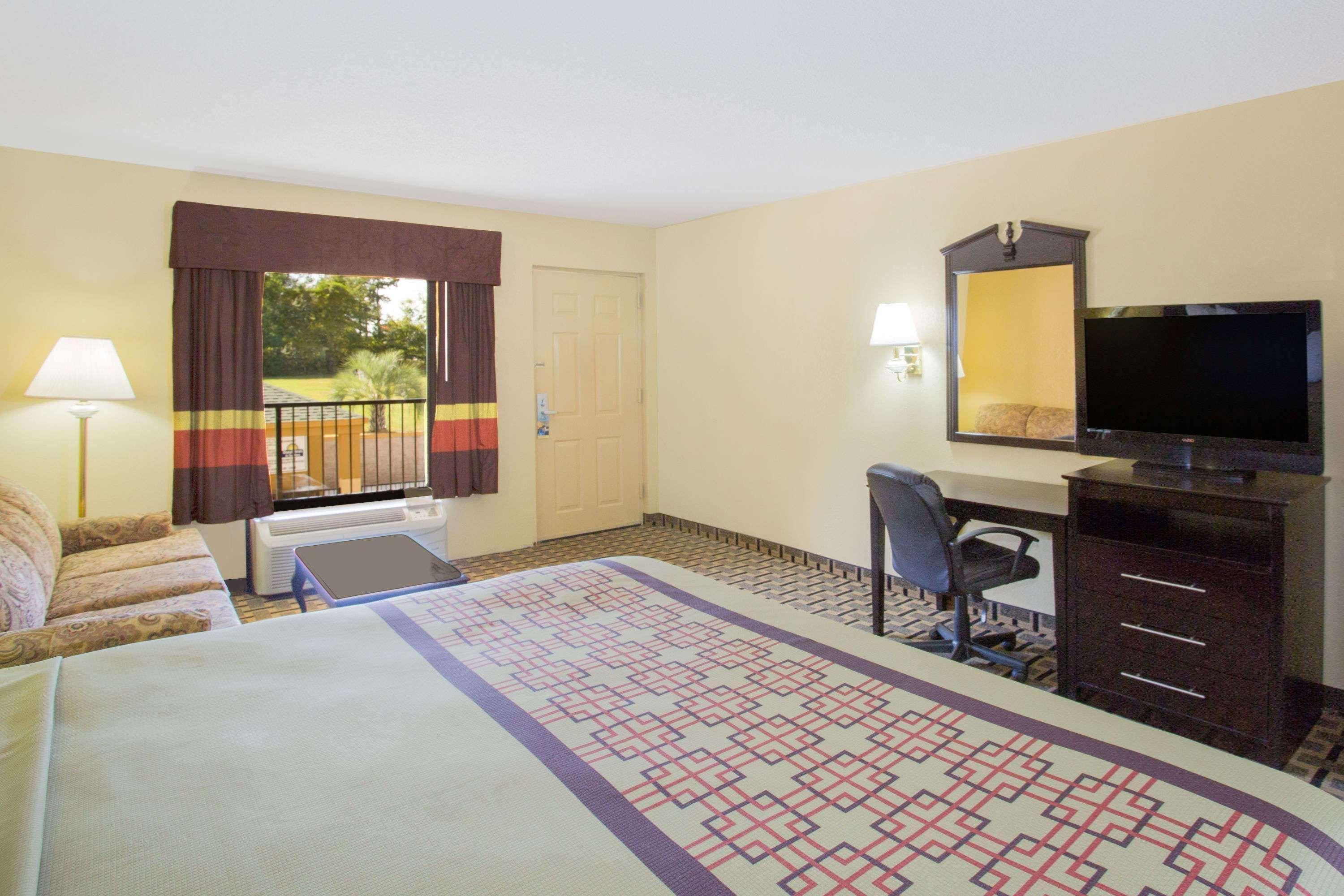 Days Inn By Wyndham Andalusia Exterior photo
